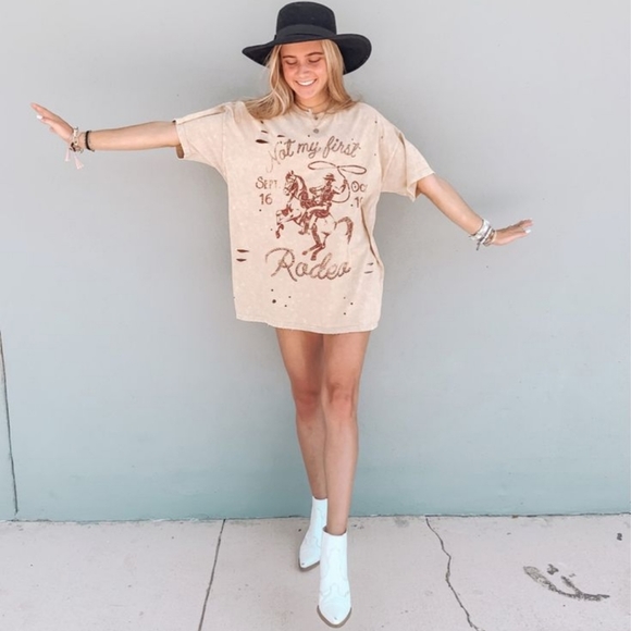 Forever 21 Tan Graphic Tee - Picture 4 of 13